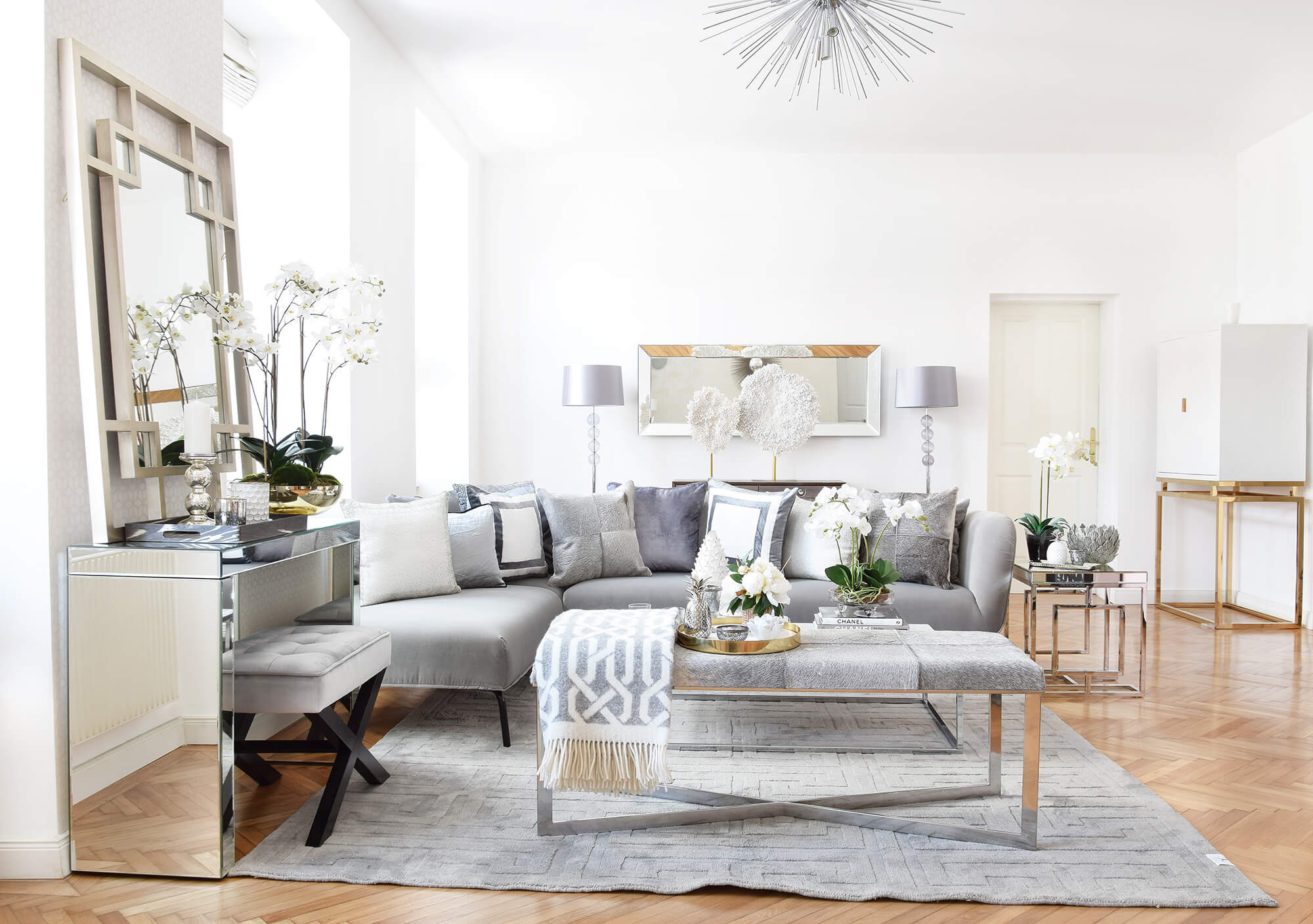 Urban Loft Livingroom - Wohnzimmer In Silber &amp; Grau - Looks intended for Deko Silber Wohnzimmer