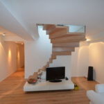 Wohnung Mit Freitragender Faltwerktreppe | Treppenbau Diehl In Within Freistehende Treppe Im Wohnzimmer