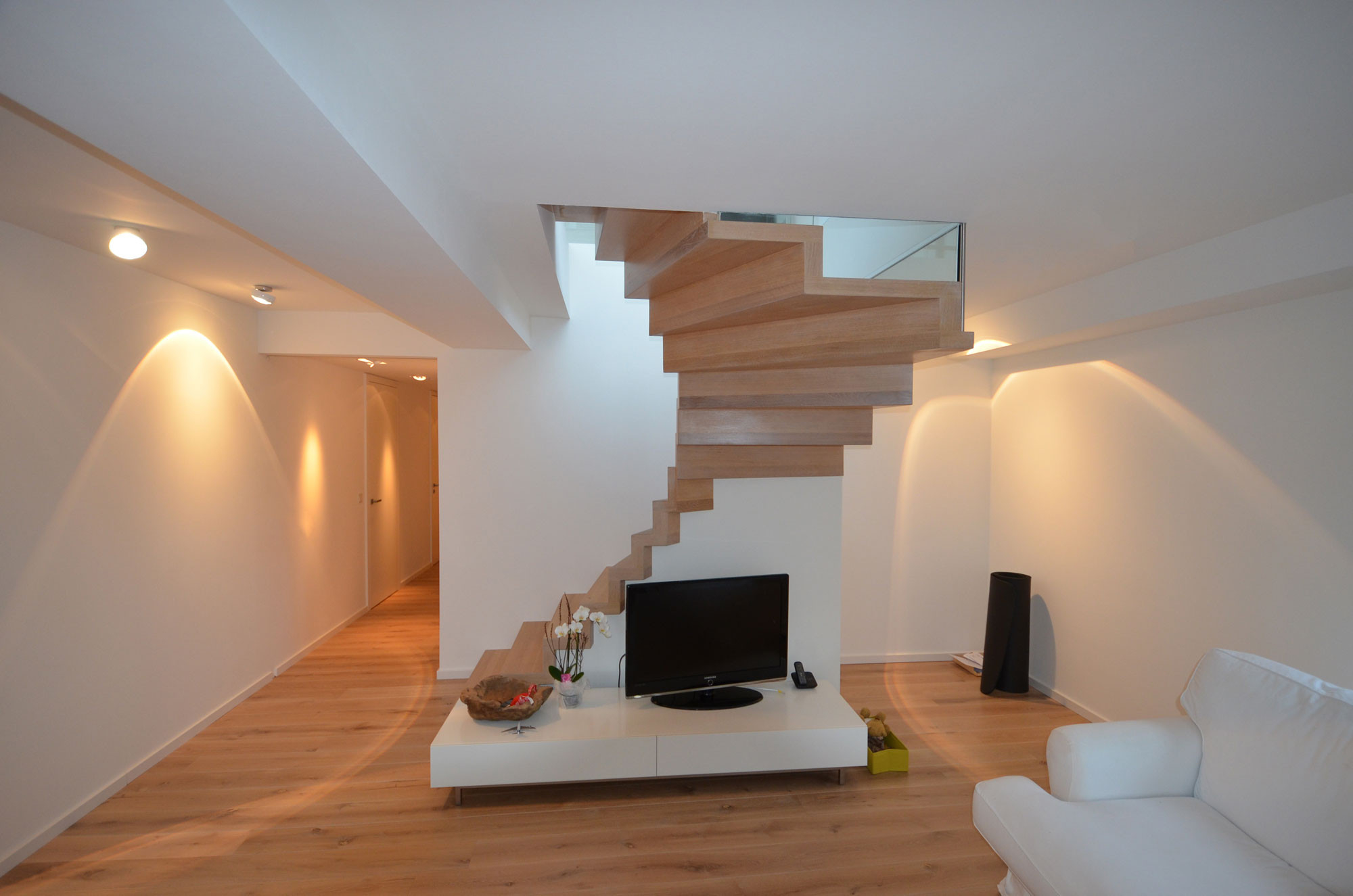 Wohnung Mit Freitragender Faltwerktreppe | Treppenbau Diehl In within Freistehende Treppe Im Wohnzimmer