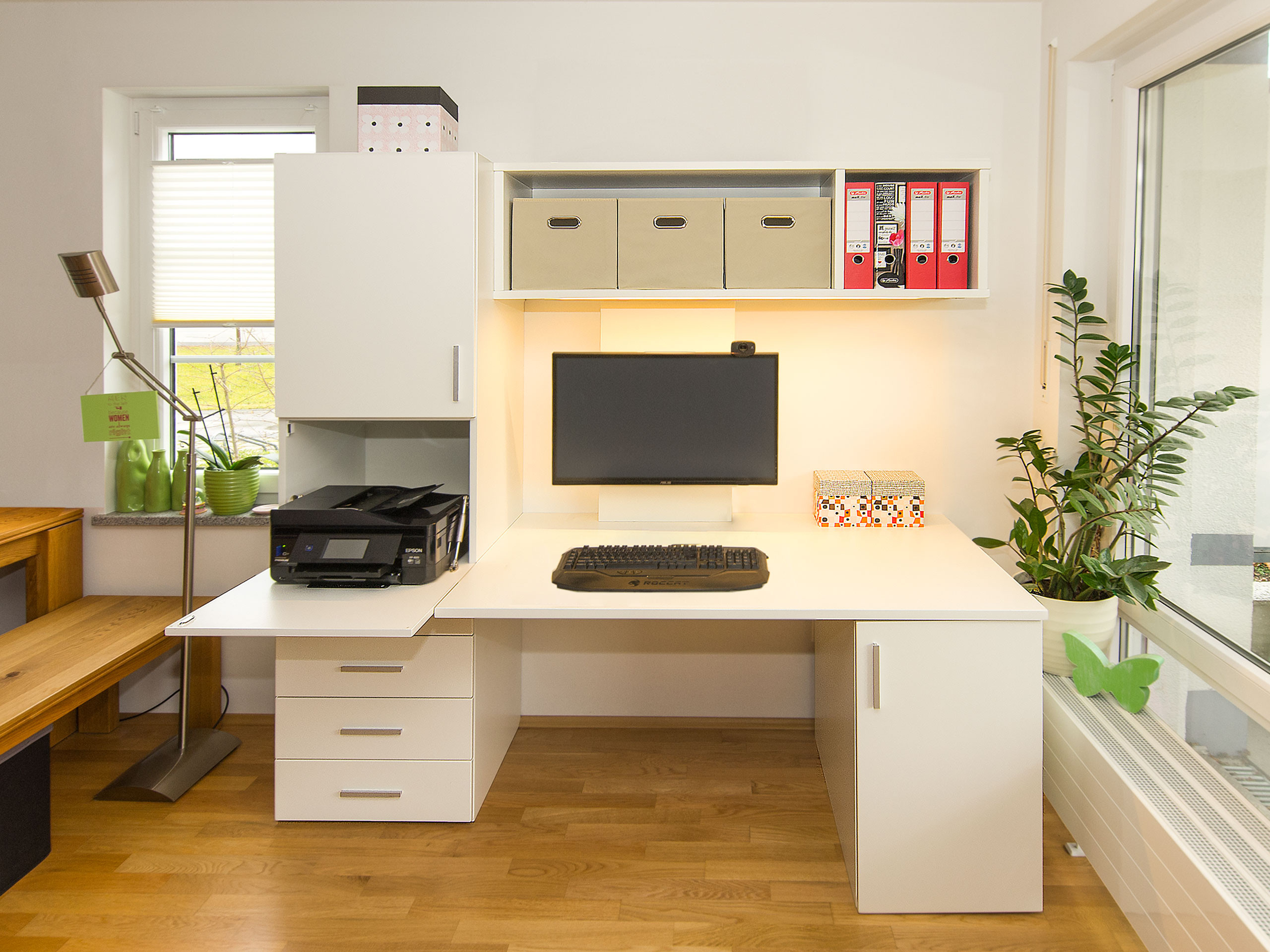 Wohnwand Mit Schreibtisch Als Arbeitsplatz Im Wohnzimmer | Urbana in Arbeitsplatz Wohnzimmer